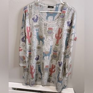 Inoah Llama top with pockets Size Medium